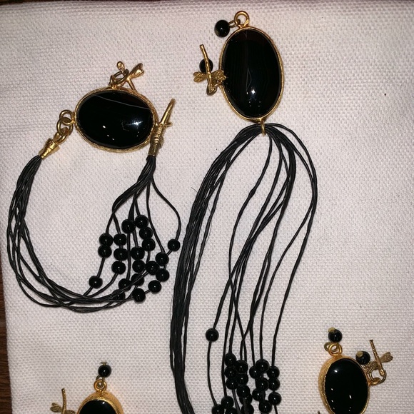 Black onyx stone set in Gold tone - Picture 3 of 6